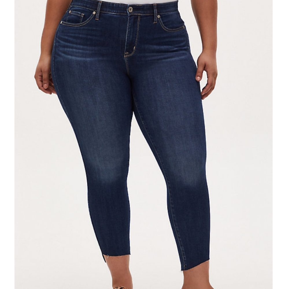 🎉HOST PICK🎉 Torrid High Rise Skinny Jean w/ Step Hem (10)